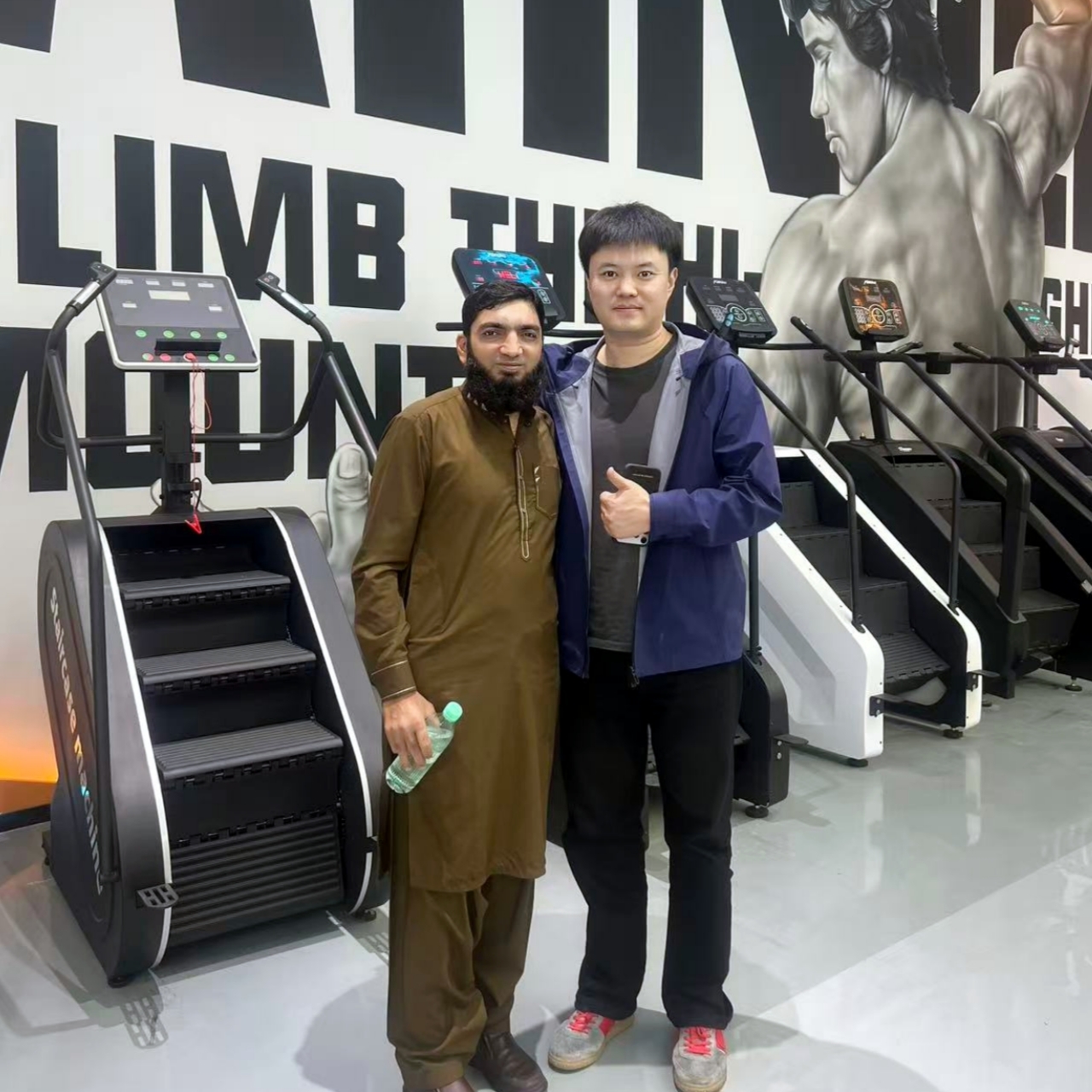 Компания yingruis Fitness Equipment Technology Co., Ltd. успешно выполнила заказ на 30 беговых дорожек изогнутой формы для пакистанских клиентов